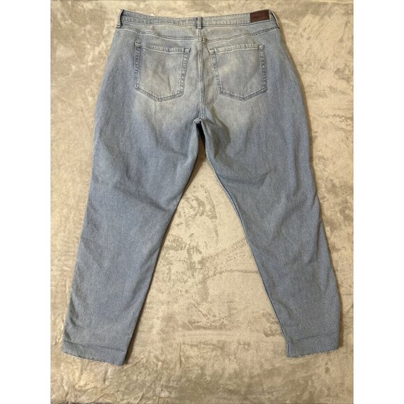 Women’ Hollister Curvy High Rise Mom Jeans Light Was Raw Hem Size 19R 34x27 NWT - Picture 9 of 16